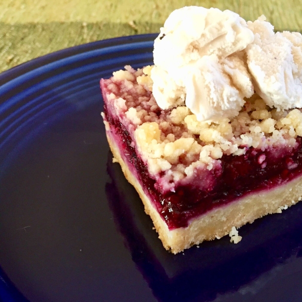 Blackberry and Mascarpone Crumble Bars