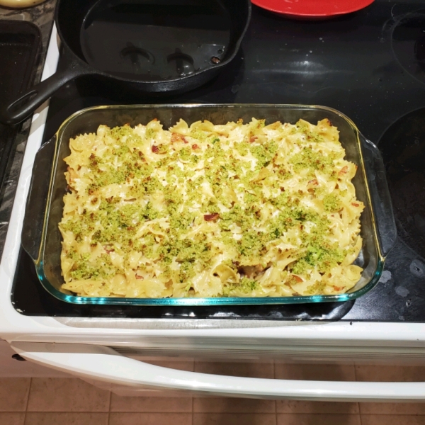 Cheesy Bacon Pasta Bake with Broccoli Crumble