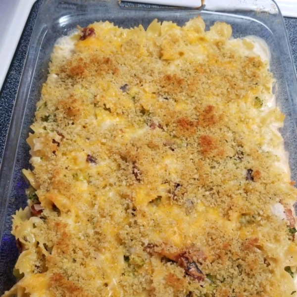 Cheesy Bacon Pasta Bake with Broccoli Crumble