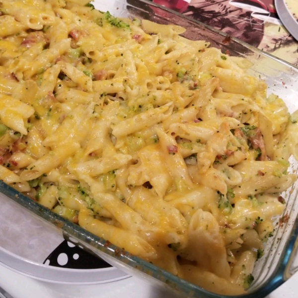 Cheesy Bacon Pasta Bake with Broccoli Crumble