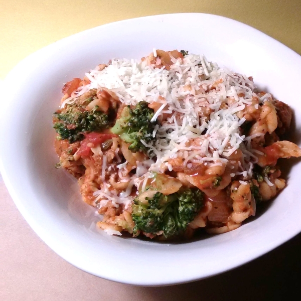 Weeknight Pasta with Broccoli and Ground Turkey