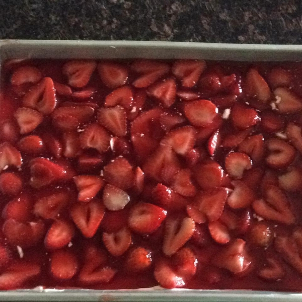 Old-Fashioned Strawberry Pretzel Salad