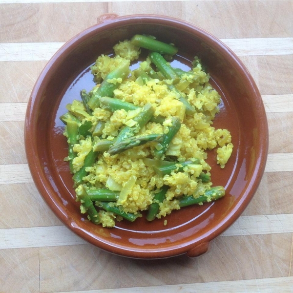 Crunchy Lemon Quinoa and Asparagus Bowl