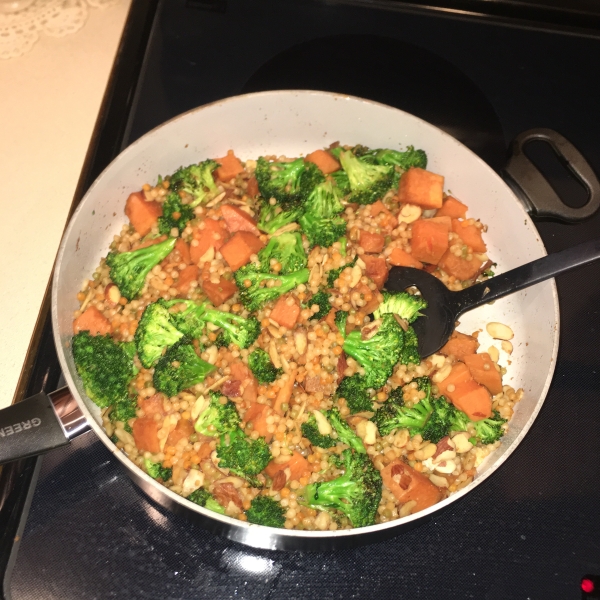 Quinoa with Sweet Potatoes and Broccoli