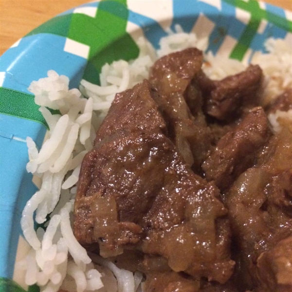 Egyptian Lahma Bil Basal (Beef in Rich Onion Sauce)