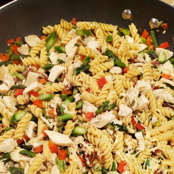 Asparagus, Chicken, and Pecan Pasta