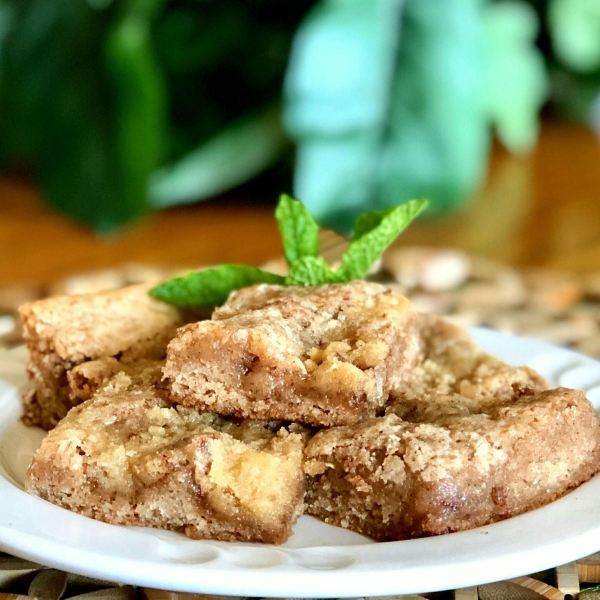 Snickerdoodle Cake with Streusel Topping