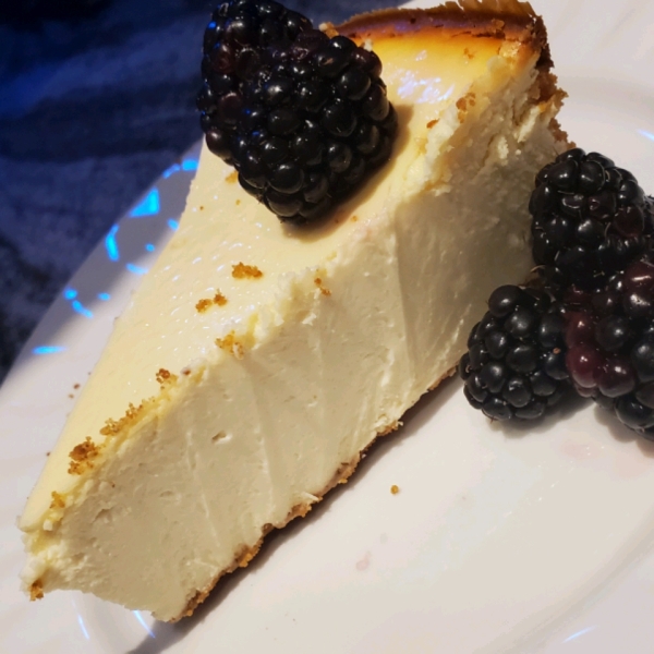 PHILADELPHIA New York-Style Strawberry Swirl Cheesecake