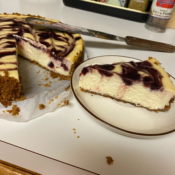 PHILADELPHIA New York-Style Strawberry Swirl Cheesecake