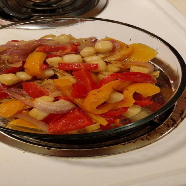 Pan-Seared Scallops with Pepper and Onions in Anchovy Oil