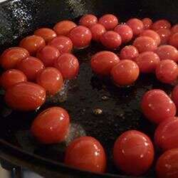 Sautéed Cherry Tomatoes with Garlic and Basil