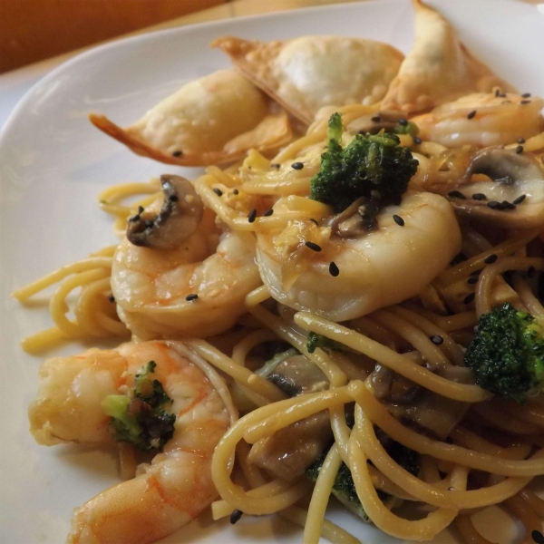 Shrimp Lo Mein with Broccoli