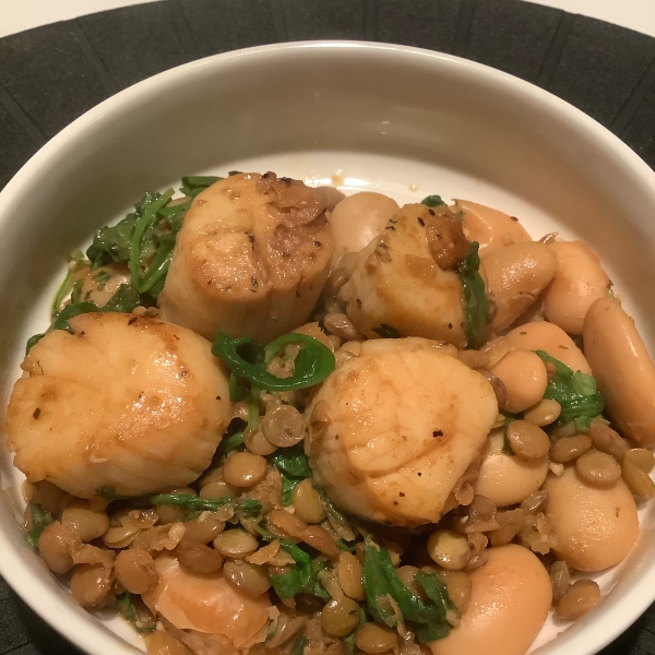 Scallops with Arugula, Lentils, and Butter Beans