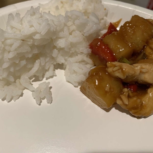 Stir-Fried Chicken With Pineapple and Peppers