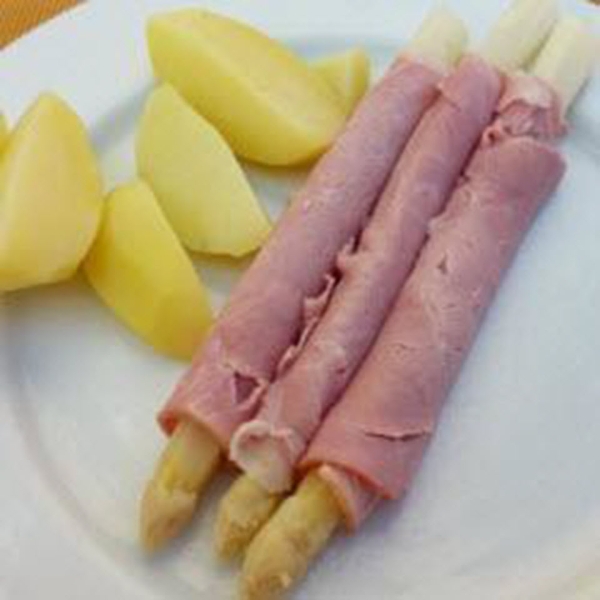 Spargel in Schinken (White Asparagus Wrapped in Ham)