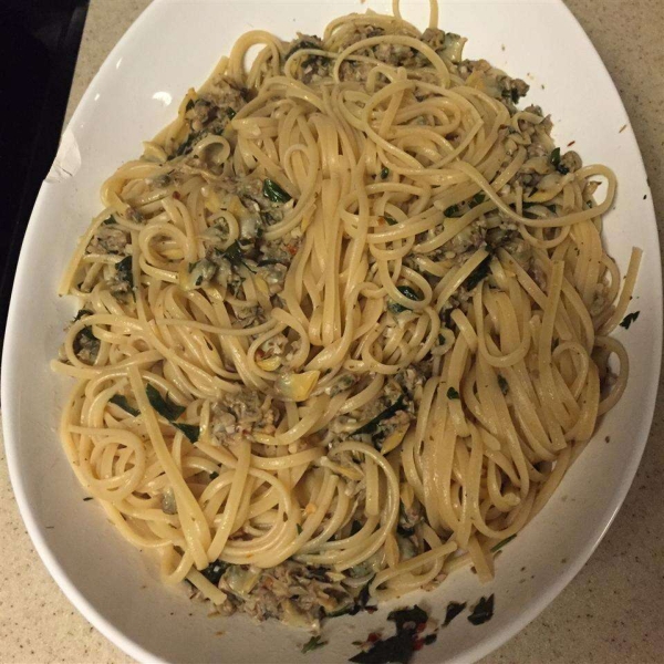 Linguine with Garlicky White Clam Sauce