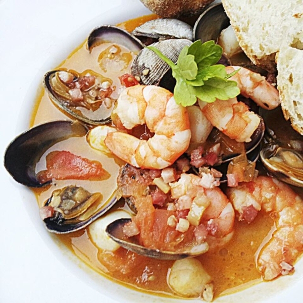 Zuppa di Pesce e Frutti di Mare (Mediterranean Seafood Soup)