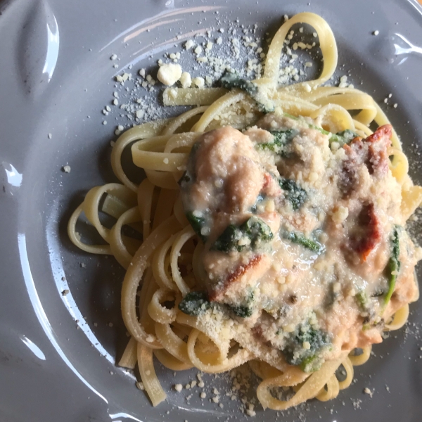 Salmon and Spinach Fettuccine