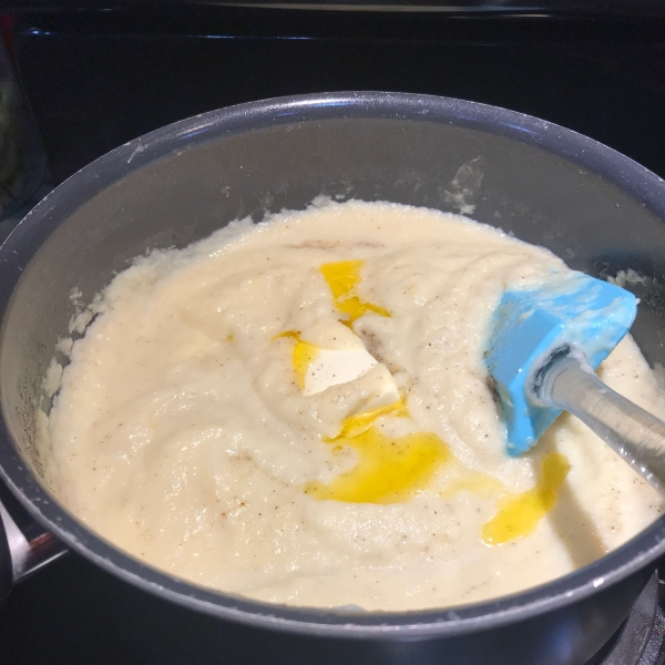 Low Carb Cheddar and Garlic Cauliflower Mash