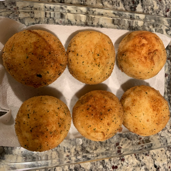 Papas Rellenas (Fried Stuffed Potatoes)