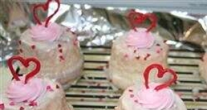 Strawberry-Chocolate Mini Cupcakes with White Chocolate Ganache