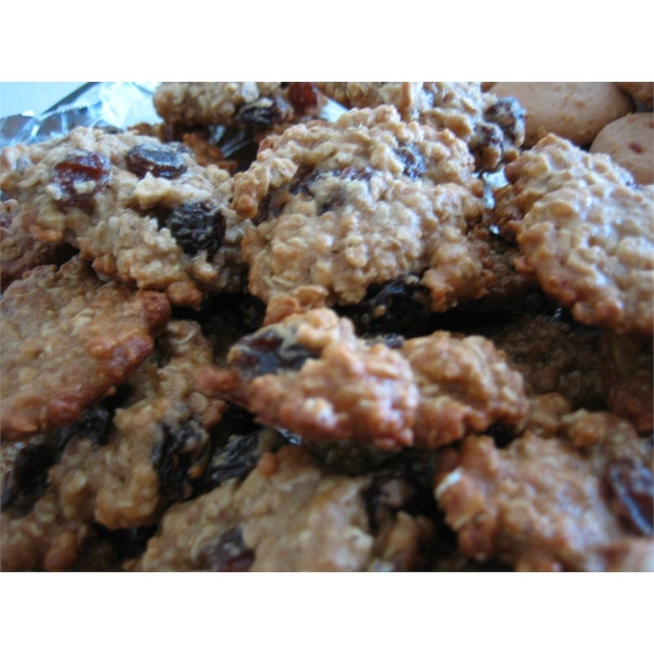 Soft Oatmeal Raisin Cookies