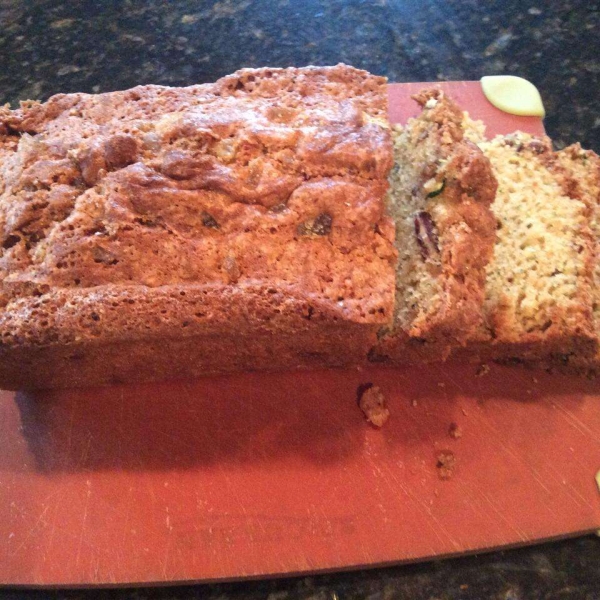 Zucchini Bread with Cinnamon Sugar Topping