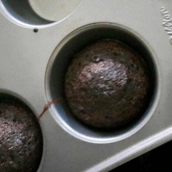Chocolate Cakes with Liquid Centers