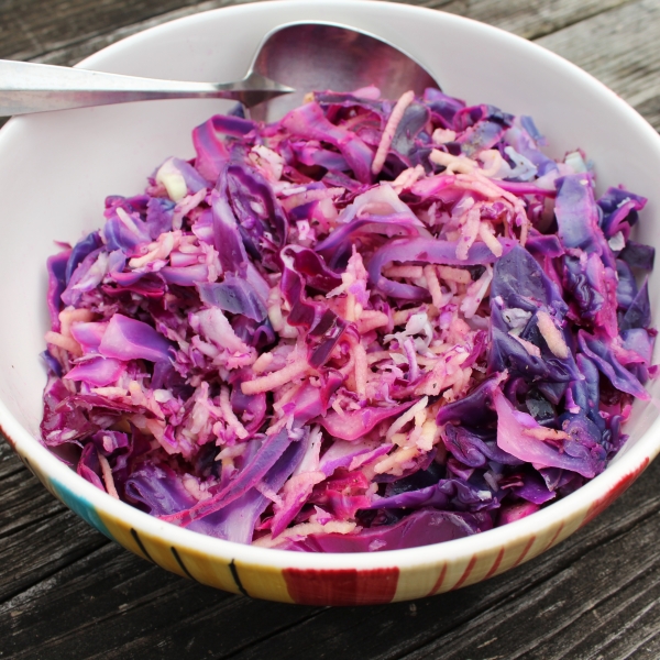 Szybka Surowka z Czerwonej Kapusty (Polish Red Cabbage Slaw)