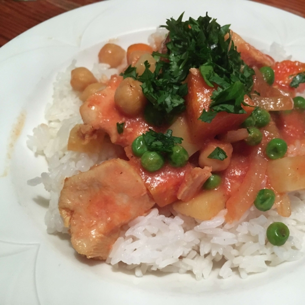 Boneless Chicken Breast with Tomatoes, Coconut Milk, and Chickpeas in the Slow C