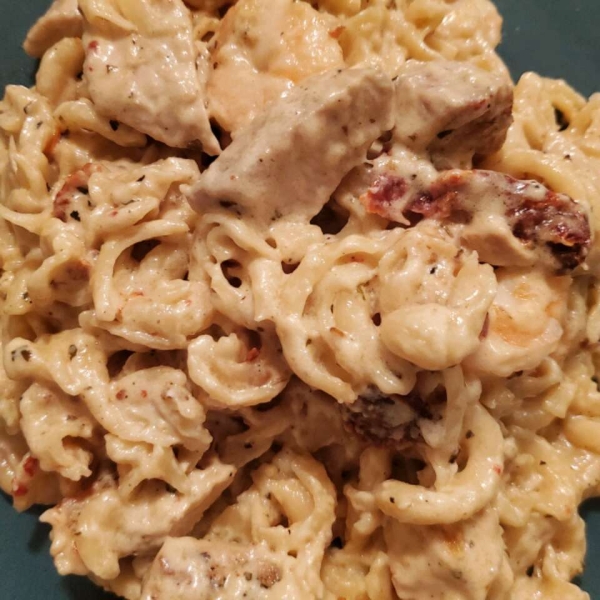 Creamy Chicken and Shrimp Alfredo