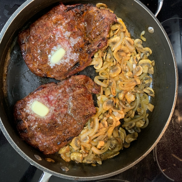 Thyme-Rubbed Steaks with Sauteed Mushrooms