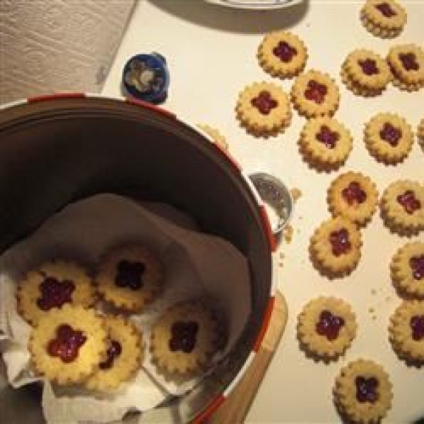 Linzer Cookies (Sandwich Cookies)