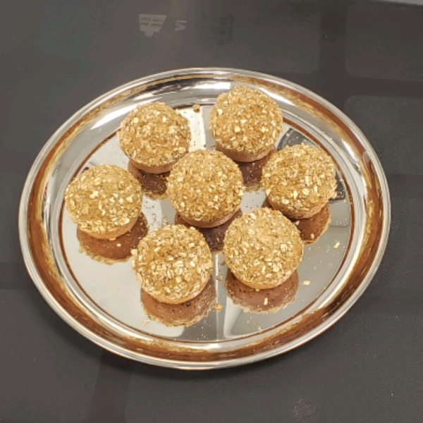 Applesauce-Oat Muffins