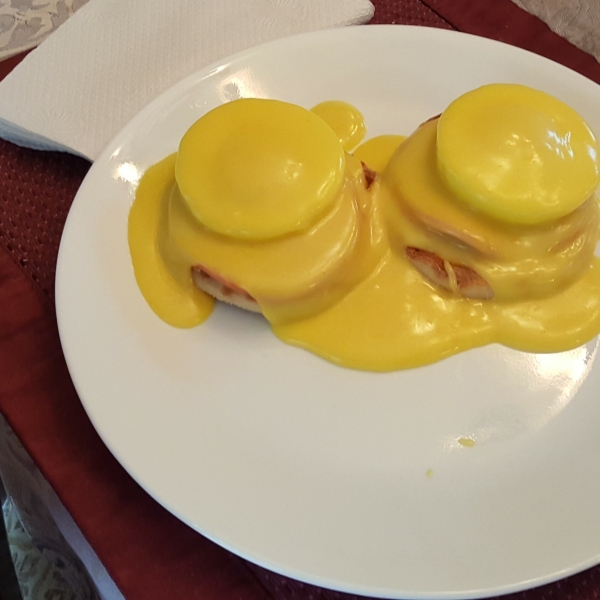 Easy, Tangy Hollandaise Sauce