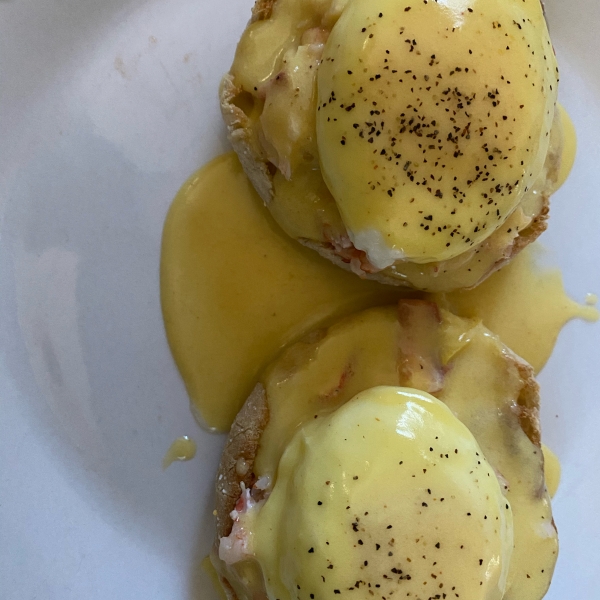 Easy, Tangy Hollandaise Sauce