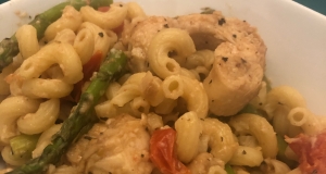 Pasta with Chicken, Asparagus, and Tomatoes