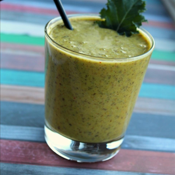 Quick Kale and Turmeric Smoothie