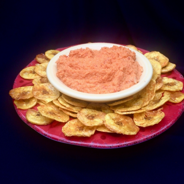 Red Pepper-Cauliflower Hummus with Plantain Chips