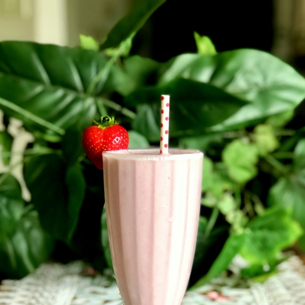 Sarah's Strawberry Cheesecake Protein Breakfast Smoothie
