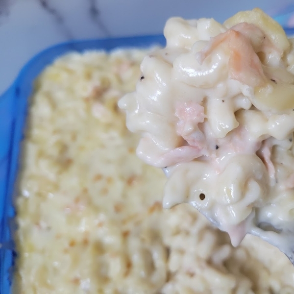 Creamy Salmon Mac and Cheese