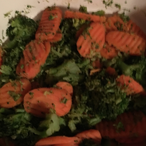 Steamed Broccoli and Carrots with Lemon