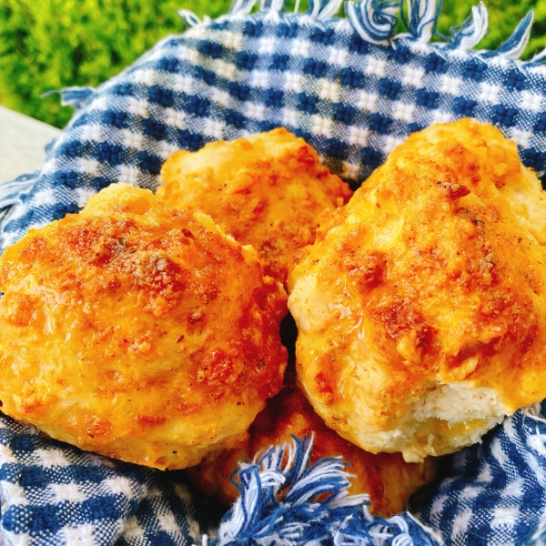 Air Fryer Zesty Cheddar Biscuits