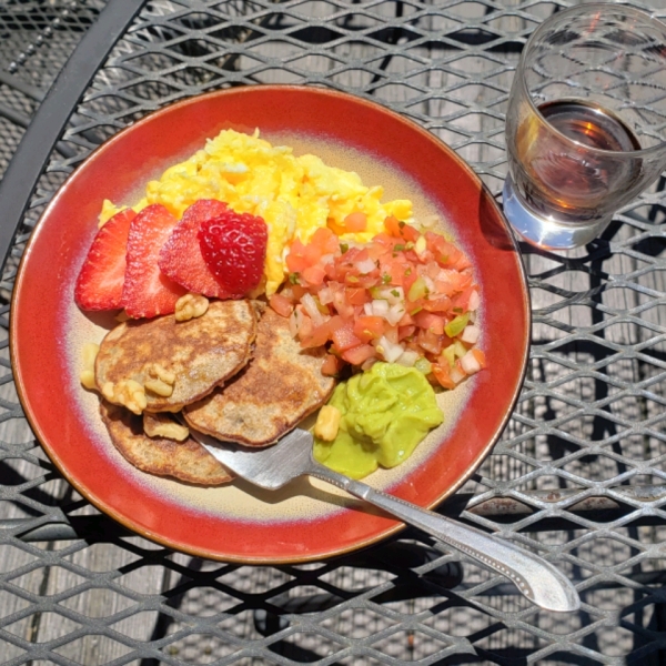 Deliciously Healthy Paleo Pancakes With Banana and Walnuts