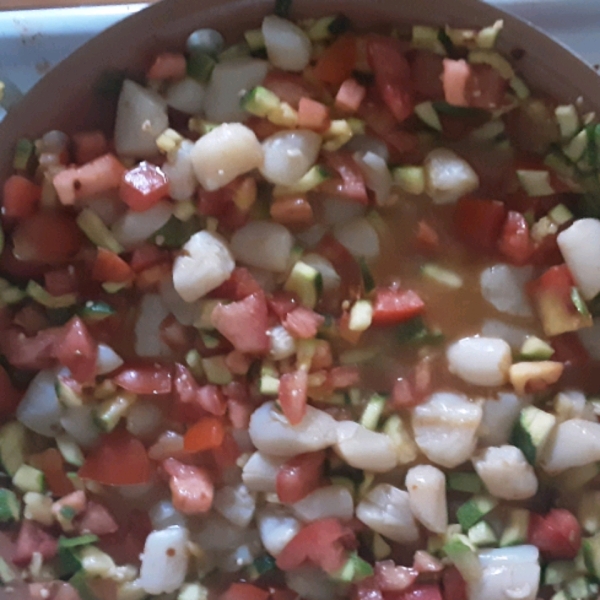 Pasta with Scallops, Zucchini, and Tomatoes