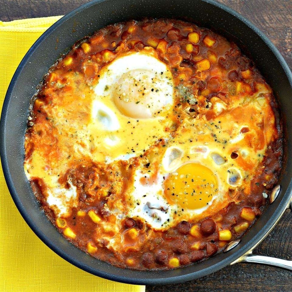 Skillet Chili 'N Eggs