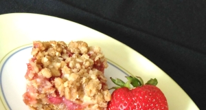 Strawberry Rhubarb Crumb Bars