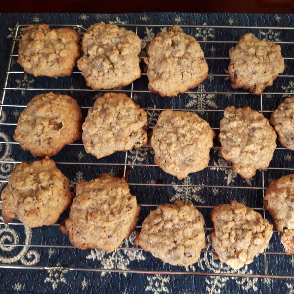 Chinese Five-Spice Oatmeal Raisin Cookies