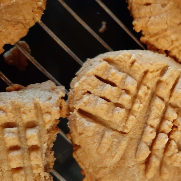 4-Ingredient Keto Peanut Butter Cookies