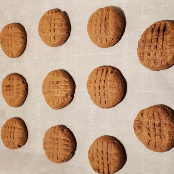 4-Ingredient Keto Peanut Butter Cookies